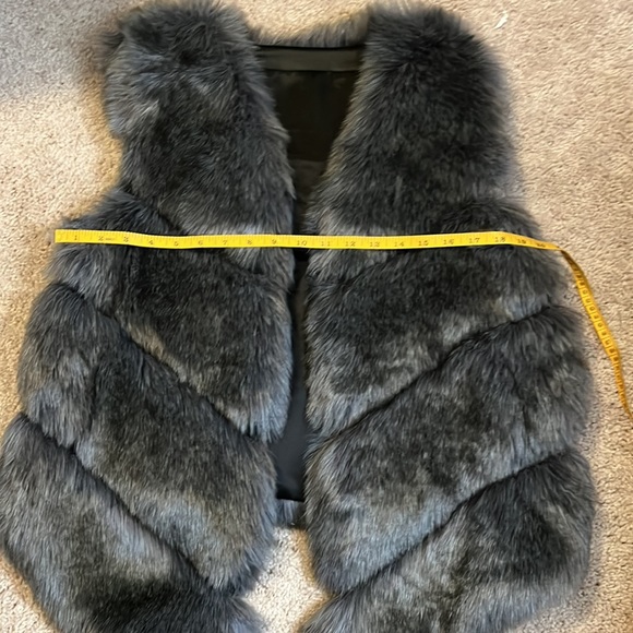 Gray Faux Fur Vest - Picture 11 of 12